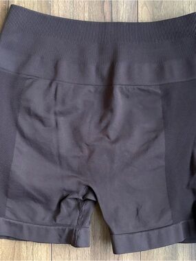 Women's Bare Activewear Silhouette Seamless Shorts - Mini Scrunch